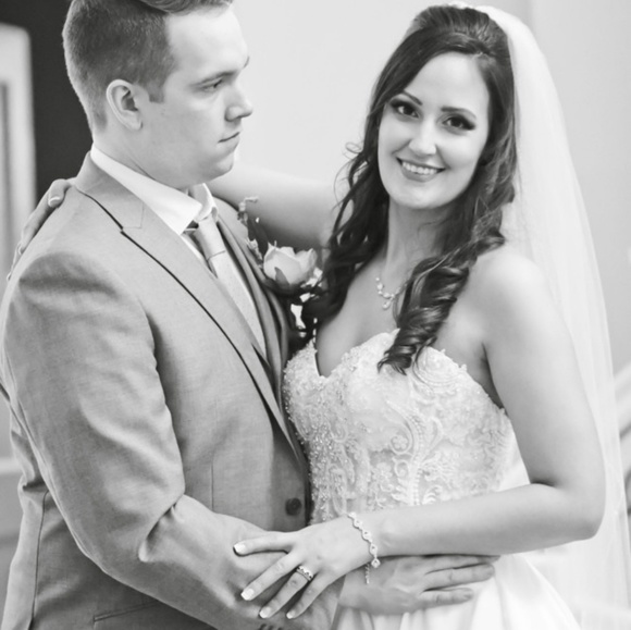 Meet your Posher, Sara - Picture 1 of 3